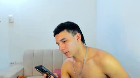 Snapshot of couple_bigcock_ chatting on 10.16.25 aron y stivens online show from 10.16.25