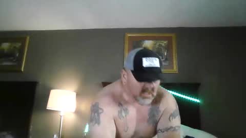 Snapshot of couple_pleaser1 chatting on 10.05.25 Ieathairytacos online show from 10.05.25