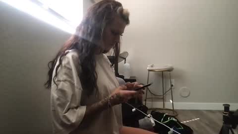 Snapshot of cowgirlcaitlin chatting on 09.18.25 Bayleecaitlin online show from 09.18.25