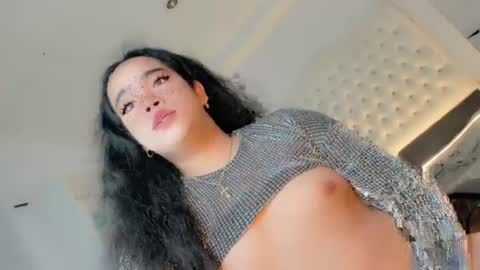 Snapshot of crazy_vixen chatting on 01.16.25 Hot Ayisha online show from 01.16.25