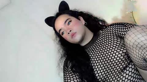 Snapshot of crazy_vixen chatting on 02.19.25 Hot Ayisha online show from 02.19.25