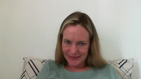 Snapshot of crazyanny chatting on 12.29.24 Anny online show from 12.29.24