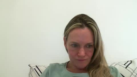 Snapshot of crazyanny chatting on 12.29.24 Anny online show from 12.29.24