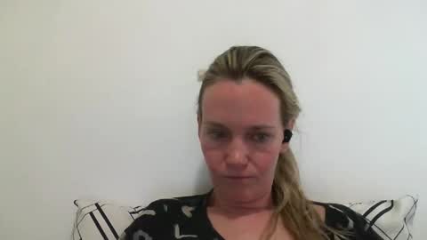 Snapshot of crazyanny chatting on 12.30.24 Anny online show from 12.30.24