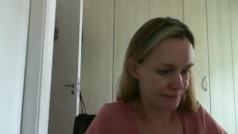 Snapshot of crazyanny chatting on 01.04.25 Anny online show from 01.04.25