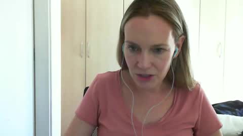 Snapshot of crazyanny chatting on 03.05.25 Anny online show from 03.05.25