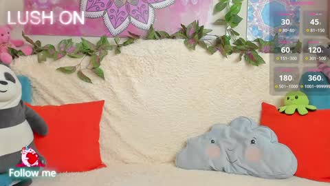 Snapshot of crazyteeen chatting on 12.20.24 Anny online show from 12.20.24