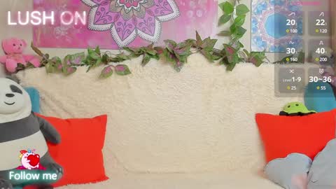 Snapshot of crazyteeen chatting on 01.18.25 Anny online show from 01.18.25