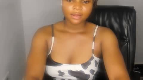 Snapshot of creamy_juicypussy chatting on 03.05.25 Lady jasmine online show from 03.05.25