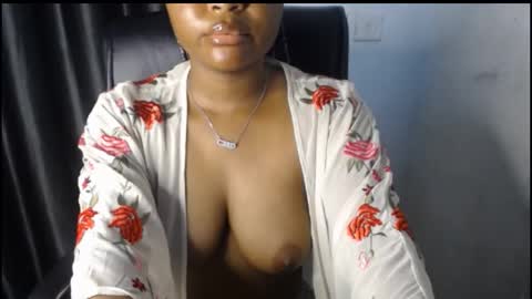 Snapshot of creamy_juicypussy chatting on 09.19.25 Lady jasmine online show from 09.19.25