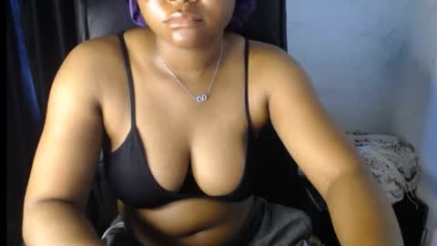 Snapshot of creamy_juicypussy chatting on 11.16.25 Lady jasmine online show from 11.16.25