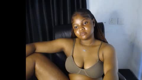 Snapshot of creamy_juicypussy chatting on 11.27.25 Lady jasmine online show from 11.27.25