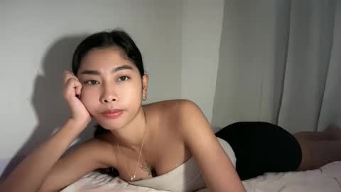 Snapshot of creamy_sexy chatting on 10.03.25 mika online show from 10.03.25