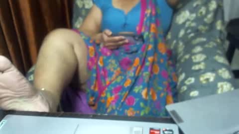 Snapshot of crezybhabihot chatting on 01.17.25 Sonika69 online show from 01.17.25
