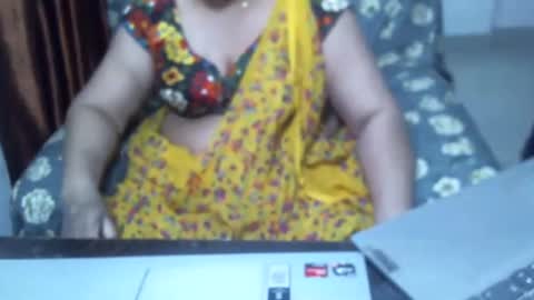 Snapshot of crezybhabihot chatting on 01.25.25 Sonika69 online show from 01.25.25