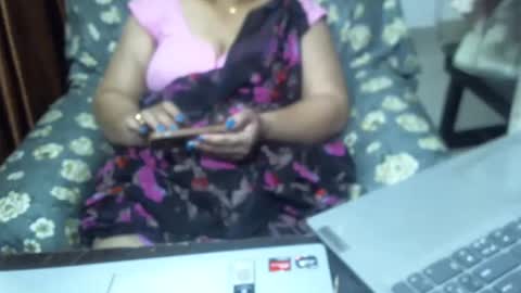 Snapshot of crezybhabihot chatting on 02.21.25 Sonika69 online show from 02.21.25