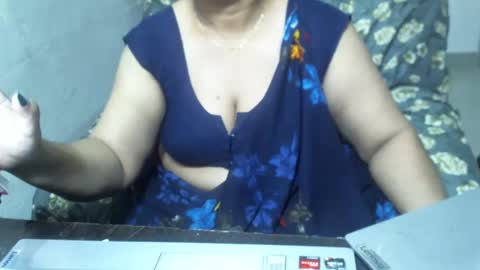Snapshot of crezybhabihot chatting on 02.23.25 Sonika69 online show from 02.23.25