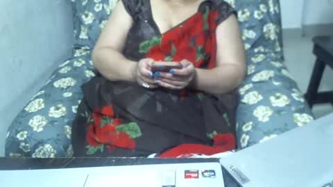 Snapshot of crezybhabihot chatting on 02.24.25 Sonika69 online show from 02.24.25