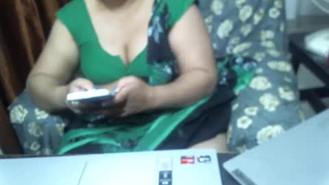 Snapshot of crezybhabihot chatting on 02.27.25 Sonika69 online show from 02.27.25
