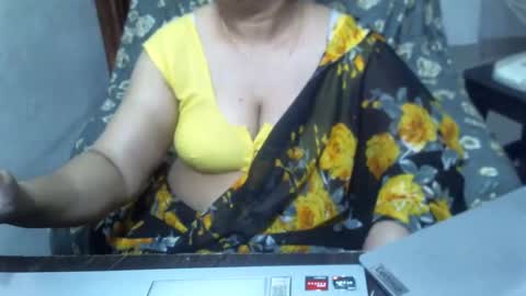 Snapshot of crezybhabihot chatting on 03.02.25 Sonika69 online show from 03.02.25