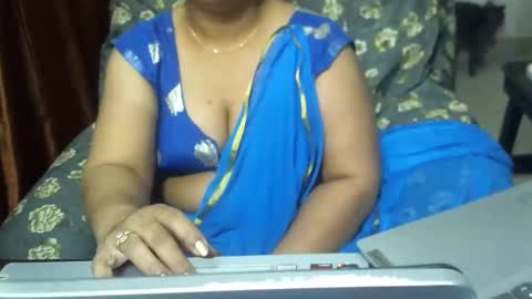 Snapshot of crezybhabihot chatting on 03.04.25 Sonika69 online show from 03.04.25