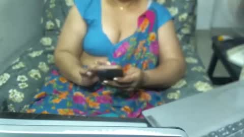 Snapshot of crezybhabihot chatting on 03.09.25 Sonika69 online show from 03.09.25