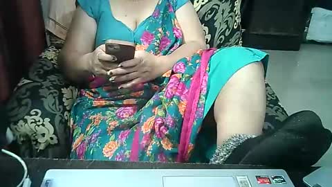 Snapshot of crezybhabihot chatting on 09.14.25 Sonika69 online show from 09.14.25