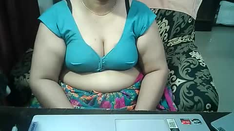 Snapshot of crezybhabihot chatting on 09.15.25 Sonika69 online show from 09.15.25