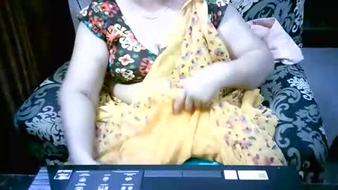 Snapshot of crezybhabihot chatting on 10.02.25 Sonika69 online show from 10.02.25