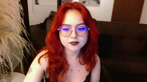 Snapshot of crimson_tati chatting on 01.10.25 Tatiana online show from 01.10.25