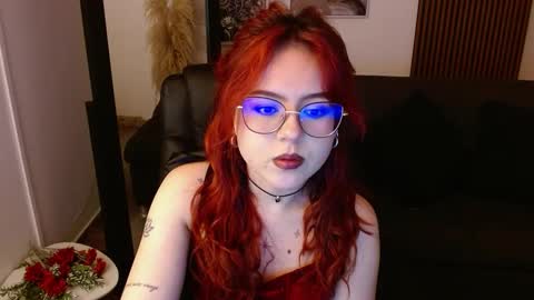 Snapshot of crimson_tati chatting on 02.19.25 Tatiana online show from 02.19.25