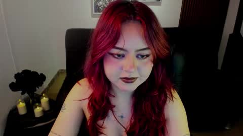 Snapshot of crimson_tati chatting on 10.16.25 Tatiana online show from 10.16.25