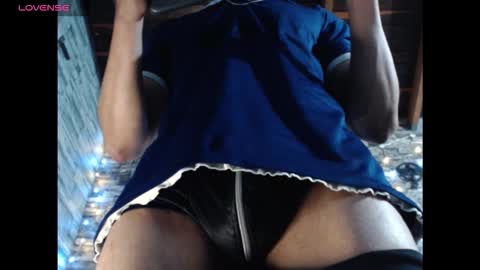 Snapshot of cris_angel01 chatting on 10.28.25 Cris online show from 10.28.25