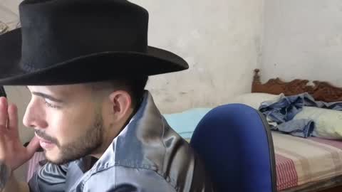 Snapshot of cris_simons chatting on 12.20.24 cris_simons online show from 12.20.24