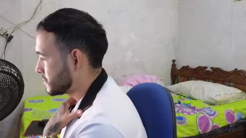 Snapshot of cris_simons chatting on 01.03.25 cris_simons online show from 01.03.25