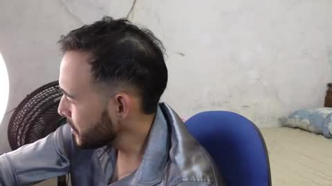 Snapshot of cris_simons chatting on 01.10.25 cris_simons online show from 01.10.25