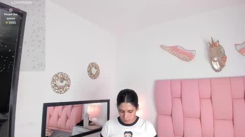 Snapshot of cristalmunez chatting on 01.02.25 cristal online show from 01.02.25