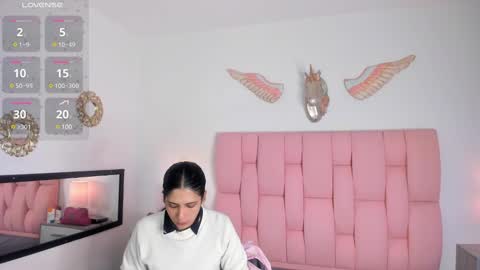 Snapshot of cristalmunez chatting on 01.04.25 cristal online show from 01.04.25