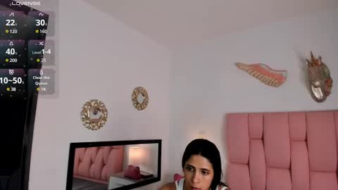 Snapshot of cristalmunez chatting on 03.11.25 cristal online show from 03.11.25