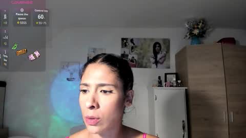 Snapshot of cristalmunez chatting on 10.14.25 cristal online show from 10.14.25