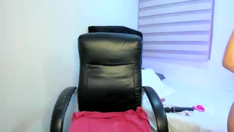 Snapshot of cristinalaurent2 chatting on 12.21.24 Cristina Laurent online show from 12.21.24