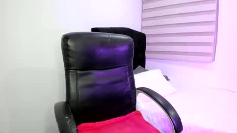 Snapshot of cristinalaurent2 chatting on 12.24.24 Cristina Laurent online show from 12.24.24