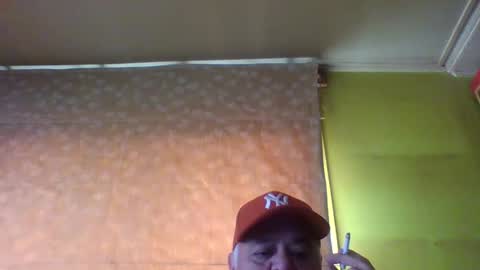 Snapshot of crmperez chatting on 12.31.24 crmperez online show from 12.31.24