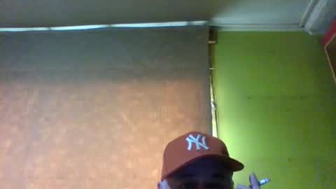 Snapshot of crmperez chatting on 10.12.25 crmperez online show from 10.12.25