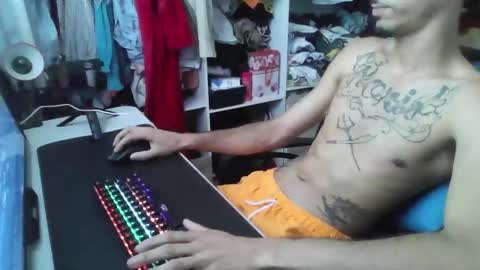 Snapshot of crudosoy chatting on 10.27.25 Carlo online show from 10.27.25