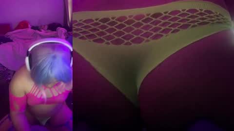 Snapshot of crysisweet chatting on 11.03.25 ChrysiCreambunnmommy online show from 11.03.25