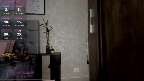 Snapshot of crystal_beennz chatting on 09.30.25 online show from 09.30.25