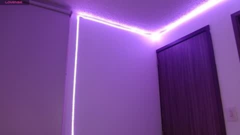 Snapshot of crystalitesq chatting on 01.11.25 Olivia online show from 01.11.25