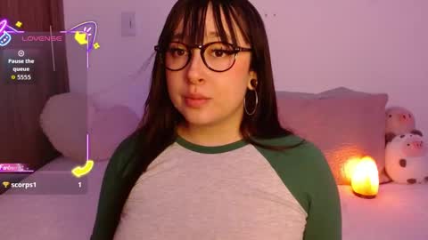 Snapshot of crystalitesq chatting on 09.13.25 Olivia online show from 09.13.25