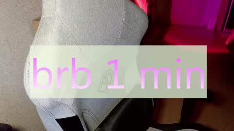 Snapshot of crystallkris chatting on 01.05.25 Kristina online show from 01.05.25